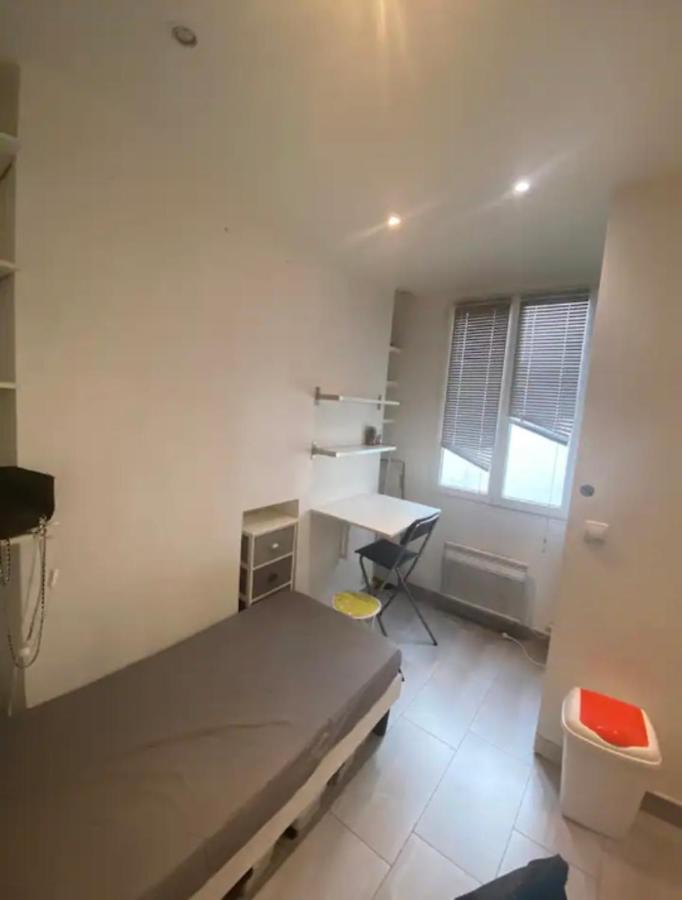 Small Studio Near Eiffel Tower Paris Eksteriør billede